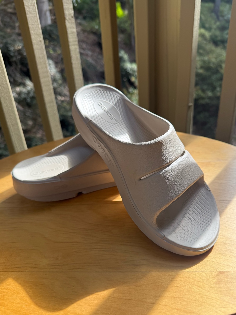 OOFOS Unisex OOLALA Slide Sandals, Women’s size 7/ Men’s size 5